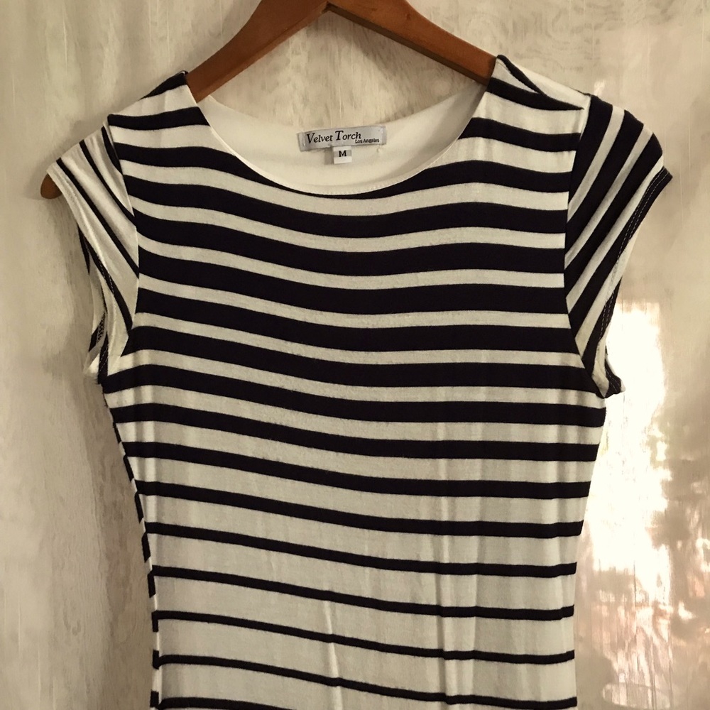 Short sleeve black and white dress